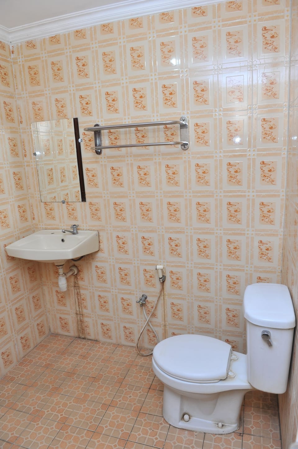 Standard Double or Twin Room | Bathroom | Shower, towels