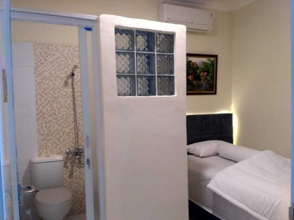 Basic Room | Bed sheets