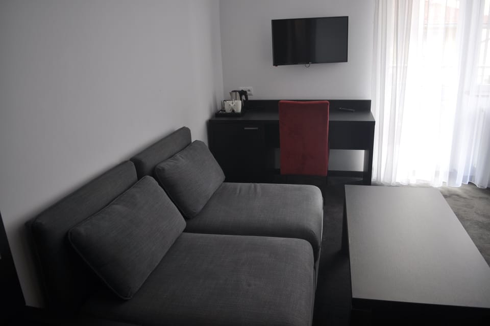 Comfort Room | Living area | 28-inch LCD TV with satellite channels, TV