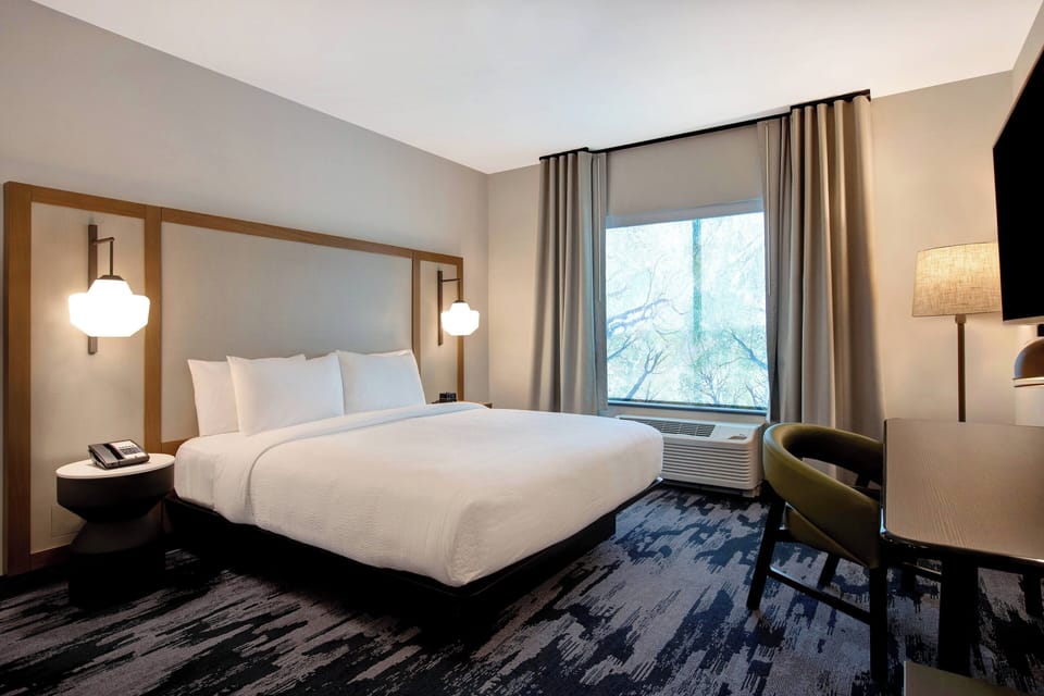 Room, 1 King Bed | 1 bedroom, down comforters, desk, laptop workspace