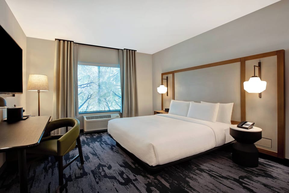 Room, 1 King Bed | 1 bedroom, down comforters, desk, laptop workspace