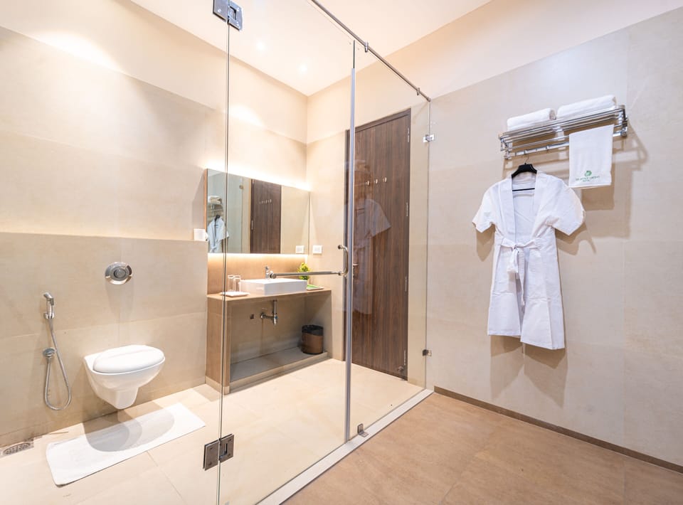 Shower, free toiletries, slippers, bidet