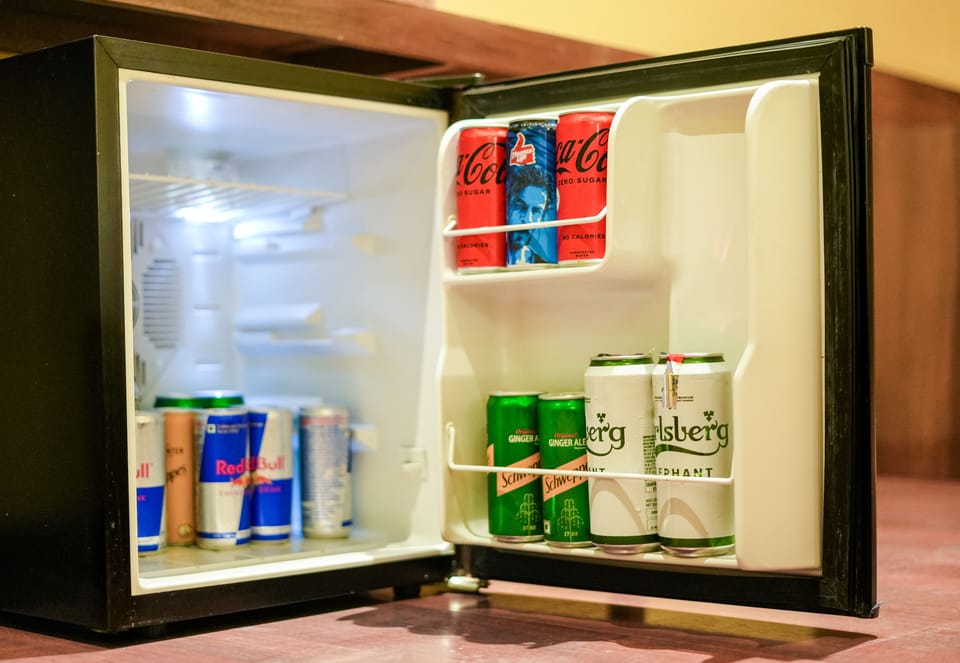 Deluxe Room | Minibar, desk, WiFi (free), bed sheets