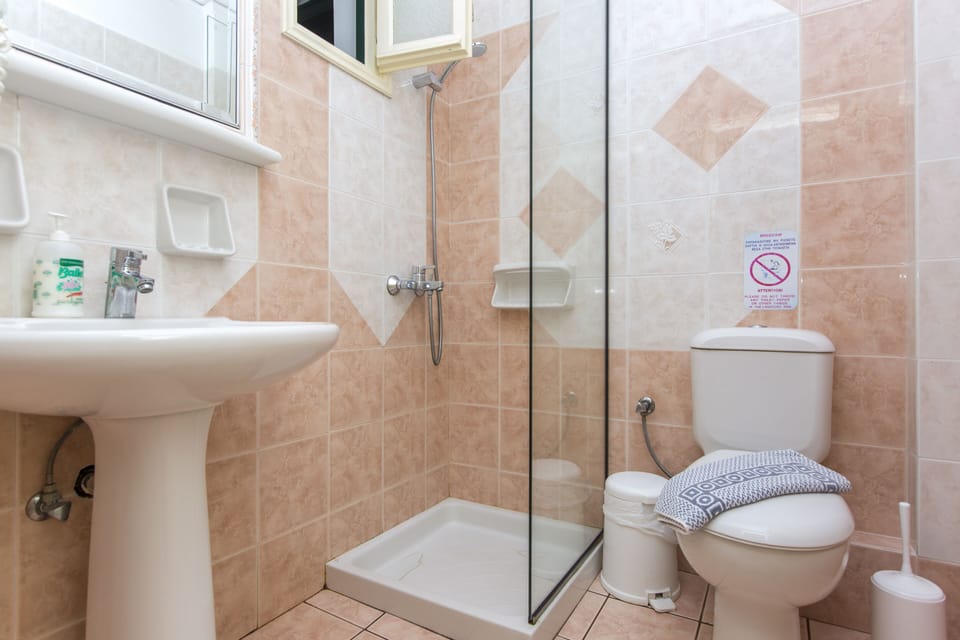 Shower, rainfall showerhead, hair dryer, towels