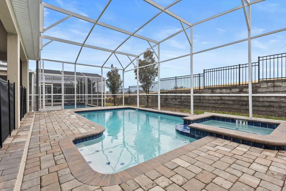 Your private enclosed pool and spa await, where you'll splash and relax under the Florida sunshine in complete privacy.