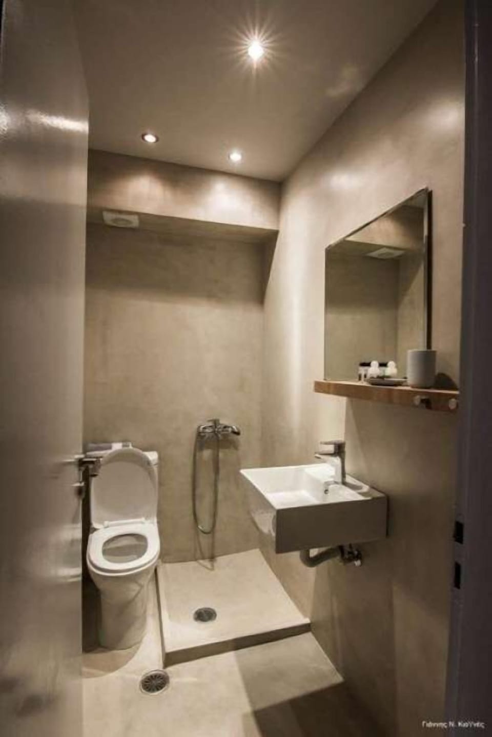 Superior Room | Bathroom | Shower, towels, soap, toilet paper