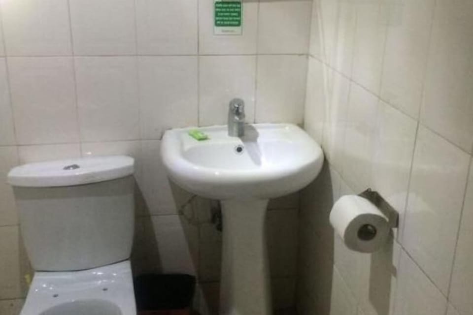 Shower, rainfall showerhead, towels