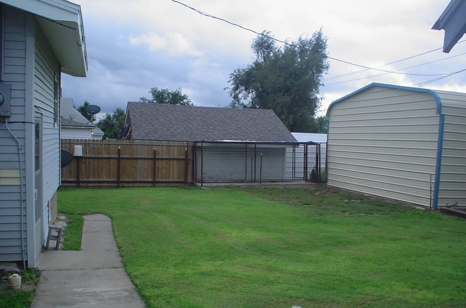 Backyard-Kennel
