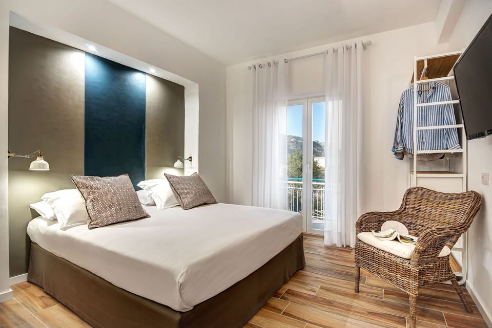 luxury-blues-apartment-sorrento-apartment-bedroom