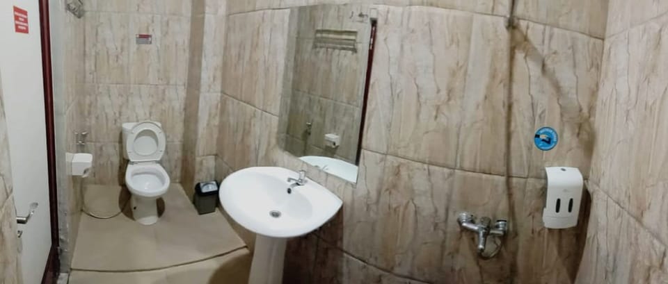 Executive Room | Bathroom | Towels, soap, shampoo
