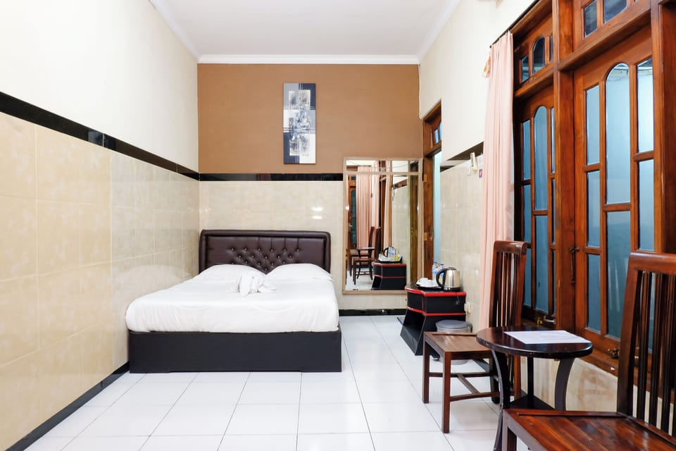 Junior Double Room | Desk, rollaway beds, free WiFi, bed sheets