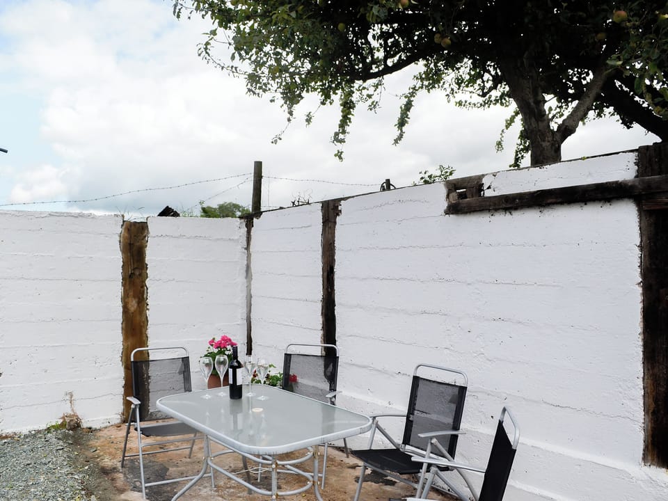 Sitting-out-area | Hillside Cottage, Willington, near Whitchurch