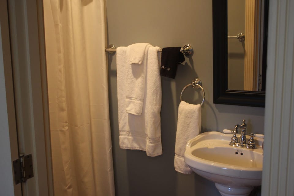 Room (Room #2) | Bathroom | Free toiletries, hair dryer, towels