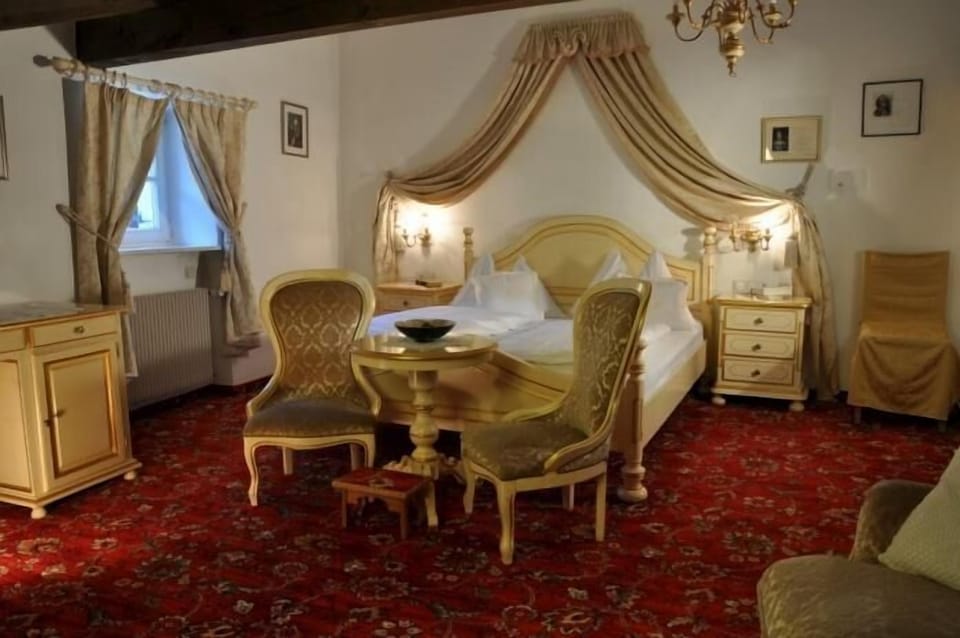 Basic Quadruple Room | In-room safe, individually decorated, desk, free WiFi