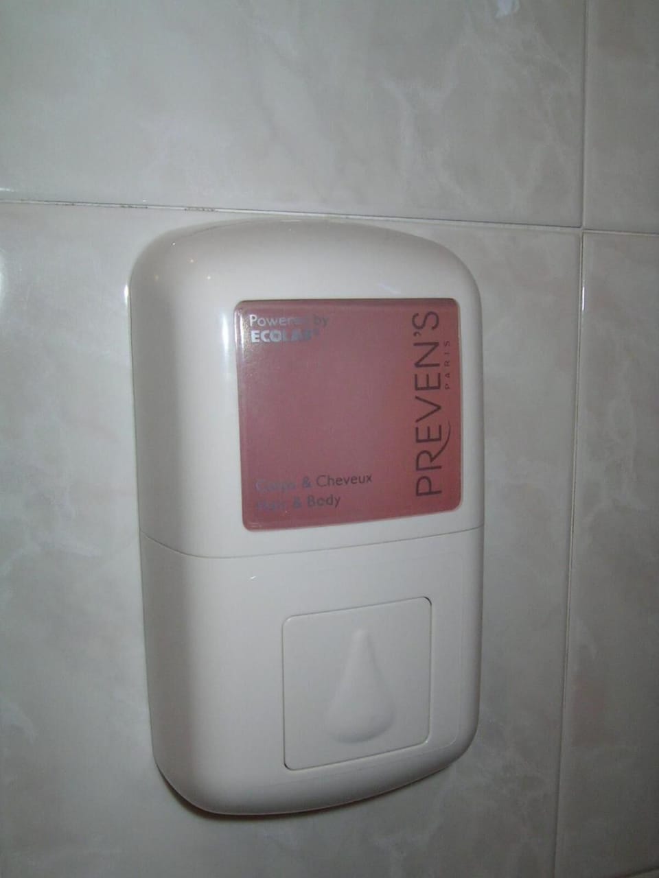 Shower, free toiletries, hair dryer, bidet