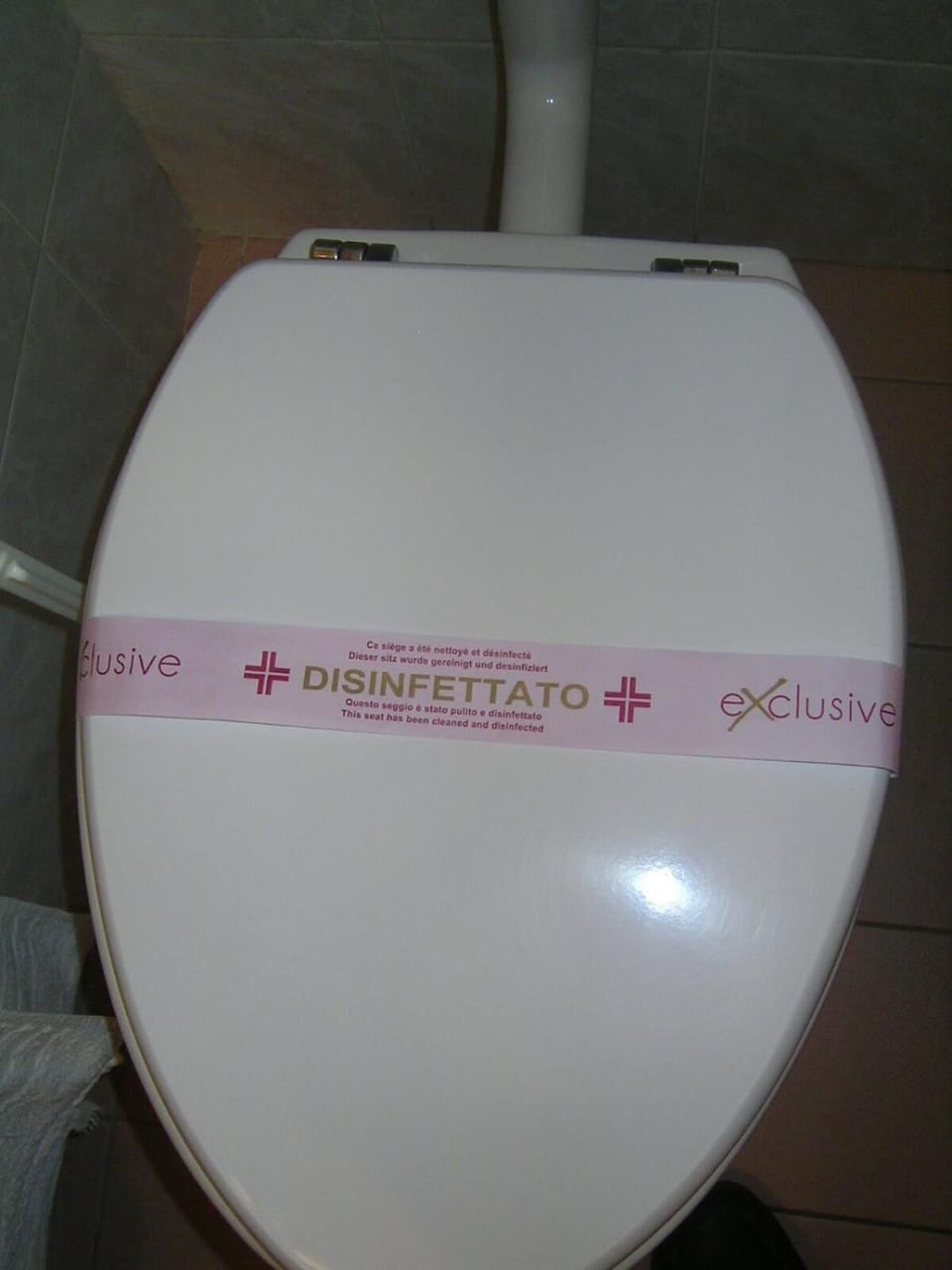 Shower, free toiletries, hair dryer, bidet