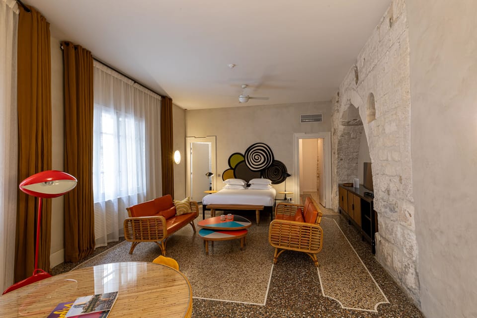 Junior Room | Blackout drapes, soundproofing, WiFi (free), bed sheets
