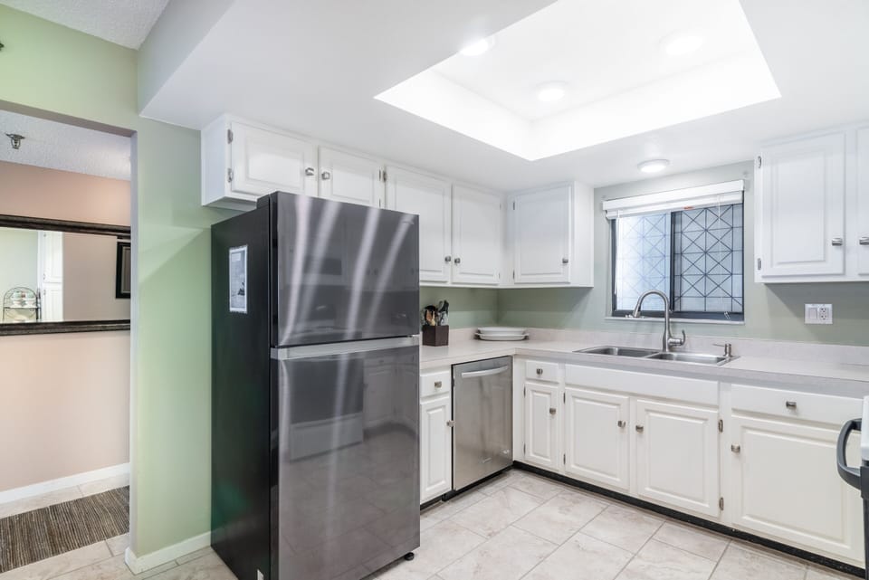 Condo, 2 Bedrooms | Private kitchen | Fridge, oven, coffee/tea maker, toaster