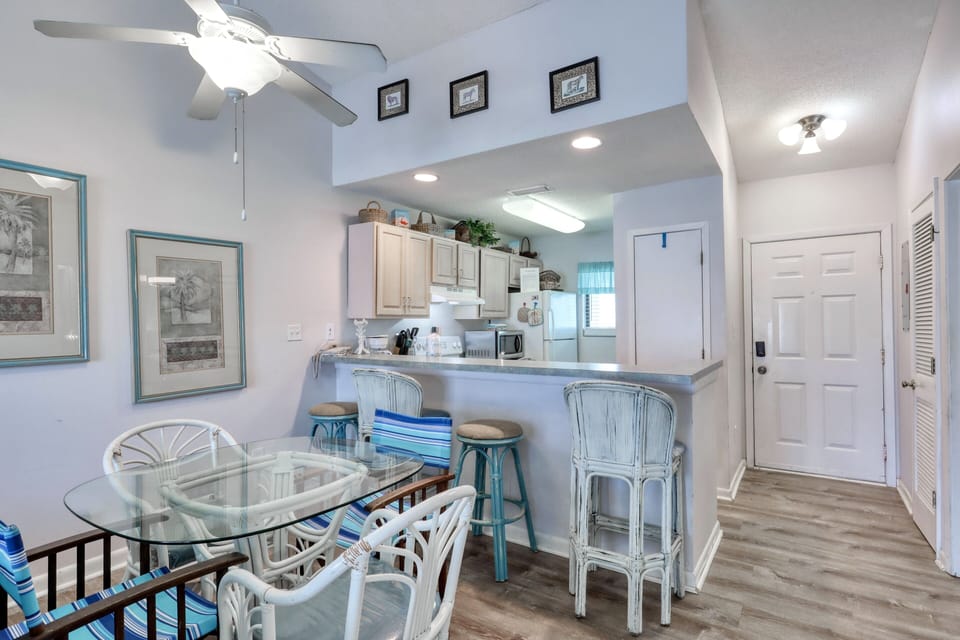 Romar Beach, 2 bedroom 2 bathroom, sleeps 7. Managed by Island Rentals