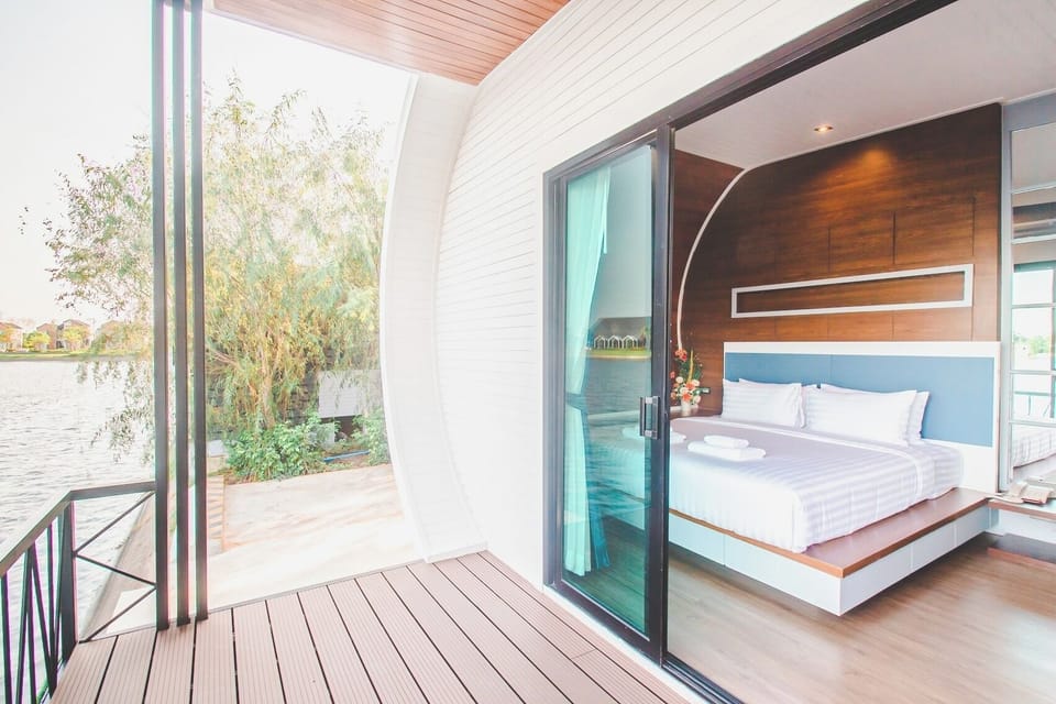 Deluxe Lakeside | Premium bedding, minibar, in-room safe, free WiFi