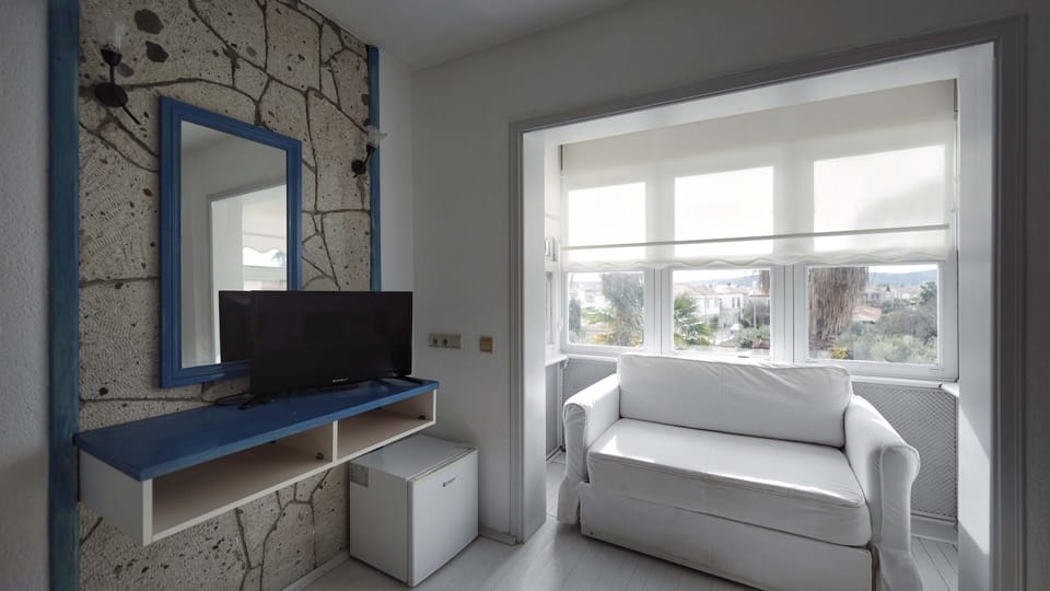 Traditional Room | Desk, free WiFi