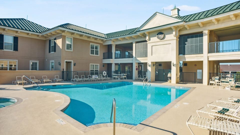 Enjoy the Rooftop Pool at North Shore Place