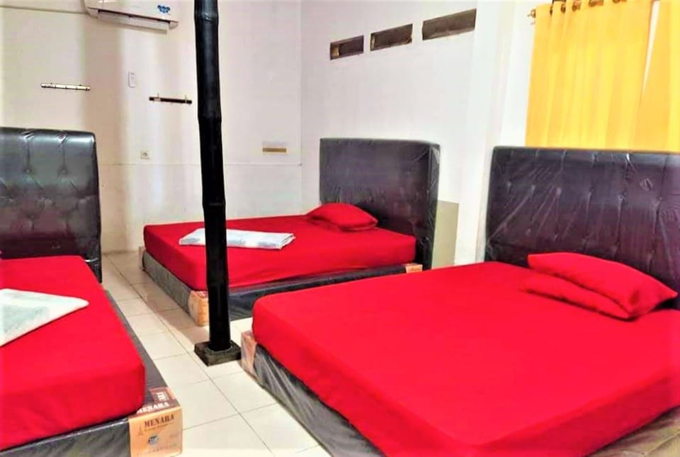 3-Bed AC | Desk, bed sheets