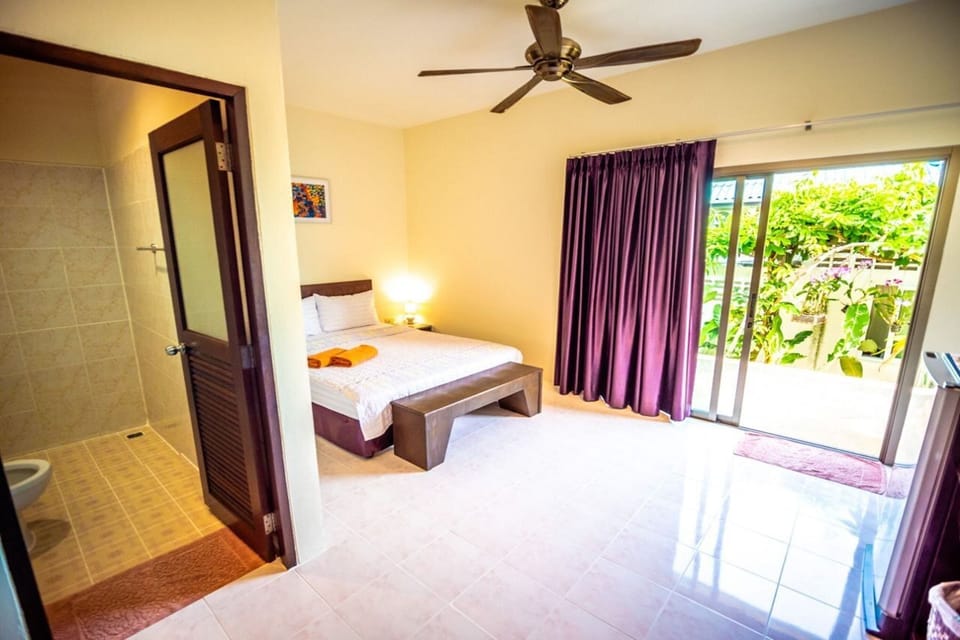 One Bedroom | Desk, free WiFi