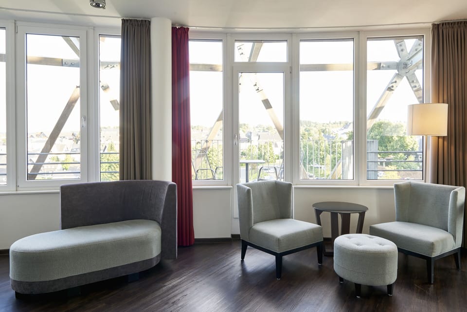 Junior Suite (Classic) | Living area | 32-inch LCD TV with satellite channels, TV