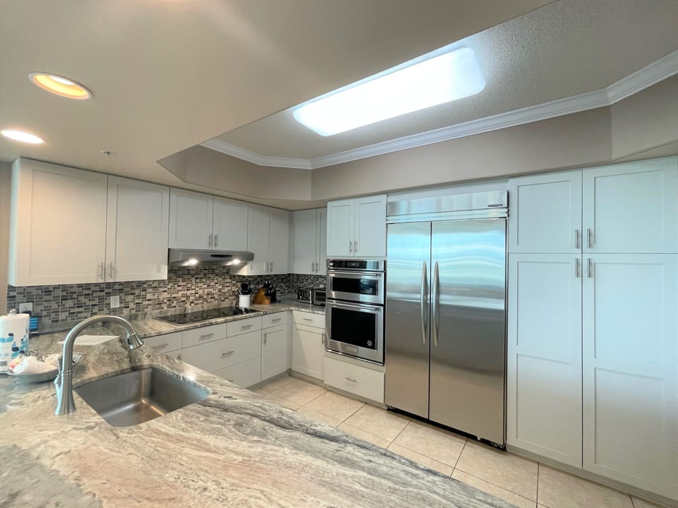 kitchen with stainless applainces