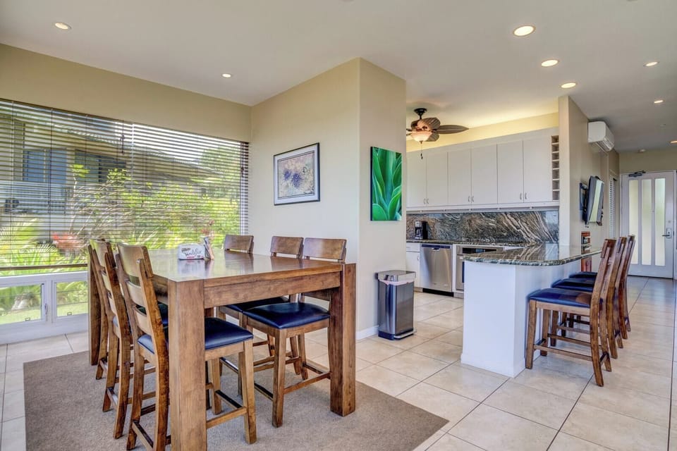 A cozy yet refined corner where nature meets neutral tones and every bite comes with a side of sunshine 