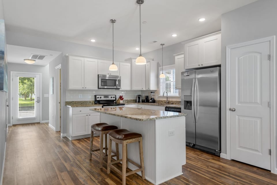 BB37: The E Gull Has Landed | Bottom Level Kitchen