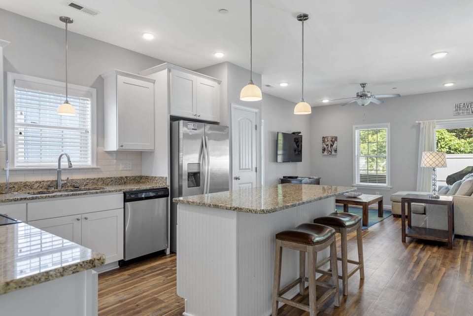 BB37: The E Gull Has Landed | Bottom Level Kitchen