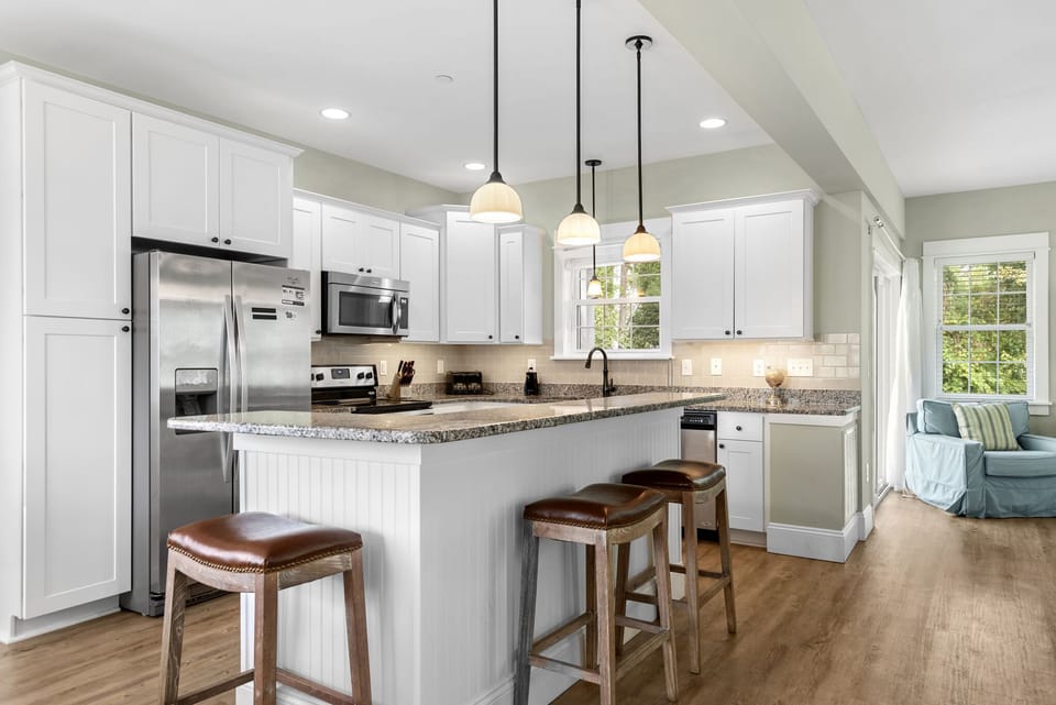 BB39: Bay Breeze | Mid Level Kitchen