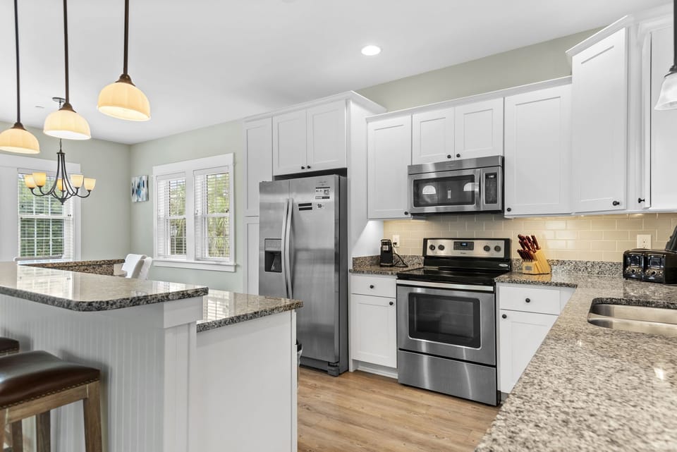 BB39: Bay Breeze | Mid Level Kitchen