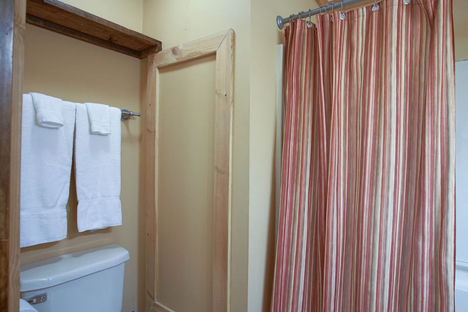 This is the shared bathroom on the 3rd floor.