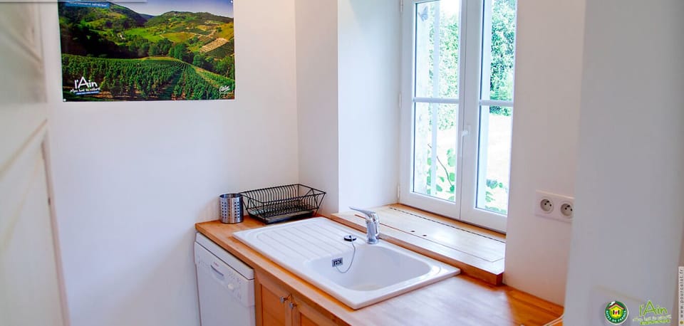 Apartment, Ensuite, Park View (Gîte La Petite Maison) | Private kitchen