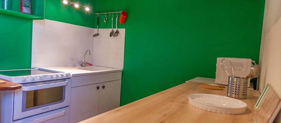 Comfort Apartment, Ensuite, Park View (Gîte Le Margouillis) | Private kitchen