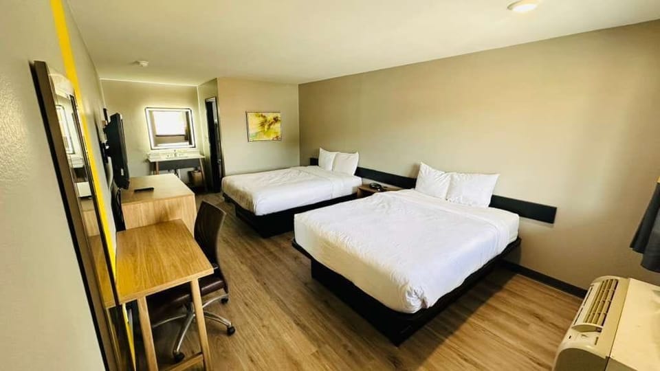 Deluxe Double Room | Pillowtop beds, free WiFi, bed sheets