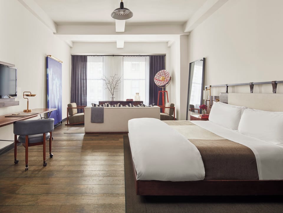 Atelier Executive Suite | Frette Italian sheets, premium bedding, down comforters, minibar