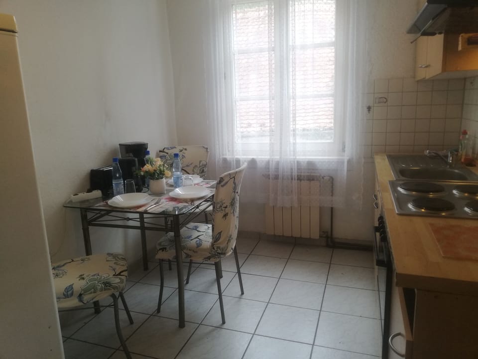 Apartment, 2 Bedrooms (White) | Private kitchen | Coffee/tea maker, fridge, oven, stovetop