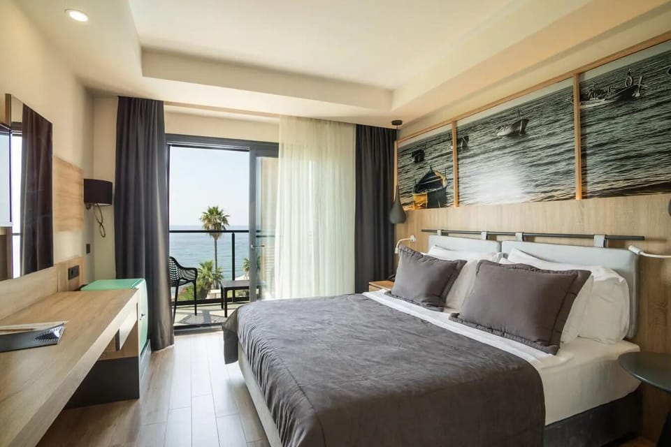 King Suit | Premium bedding, minibar, in-room safe, individually decorated