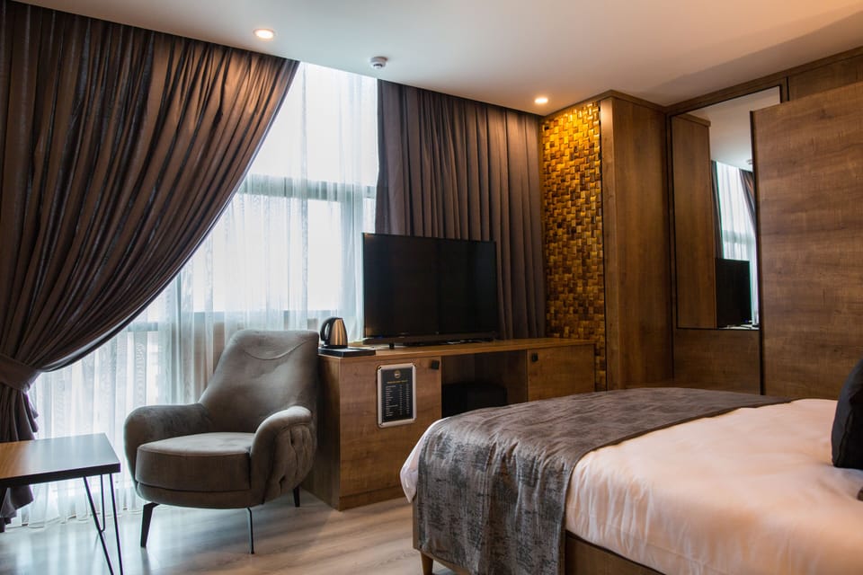 Standard Double Room, Non Smoking, City View | Minibar, in-room safe, soundproofing, WiFi (free)