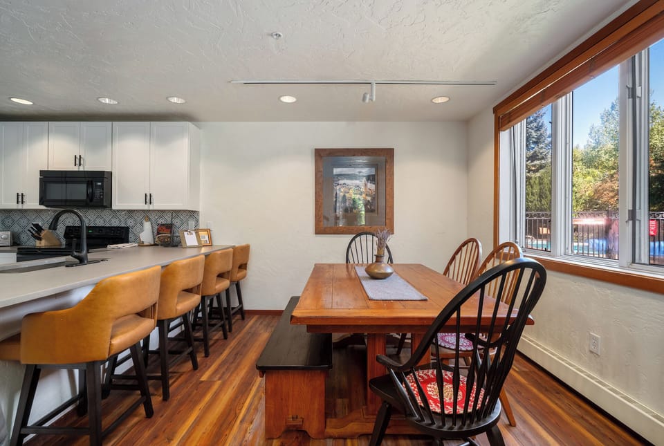 Seating for 8 at the table