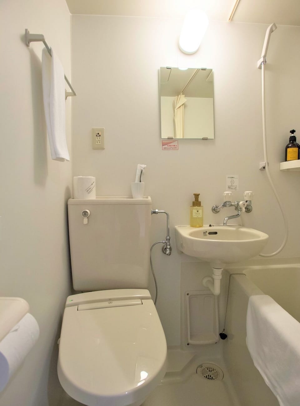 All rooms are equipped with washlet♪