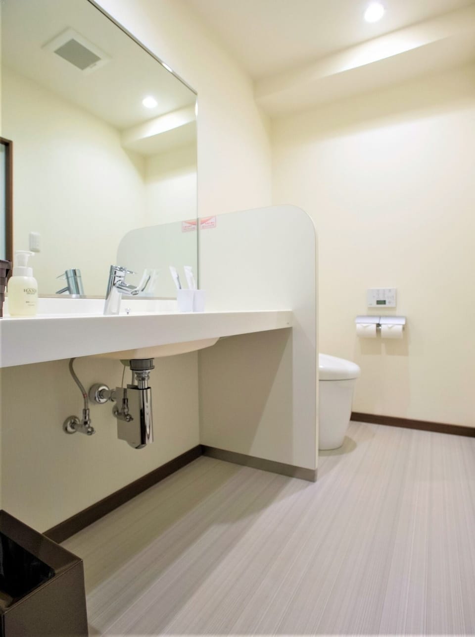 Double room washroom.