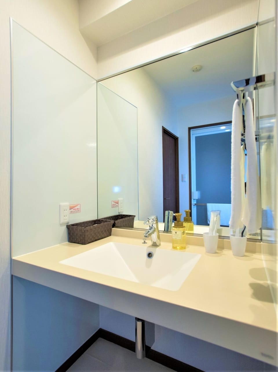 Twin room washroom