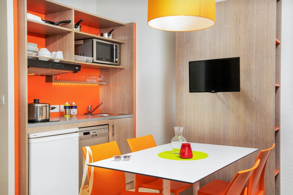 Make a tasty snack in your own kitchenette!