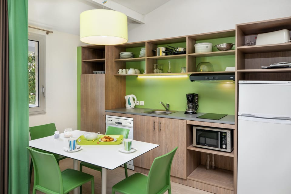 Whip up a quick snack in the kitchenette.