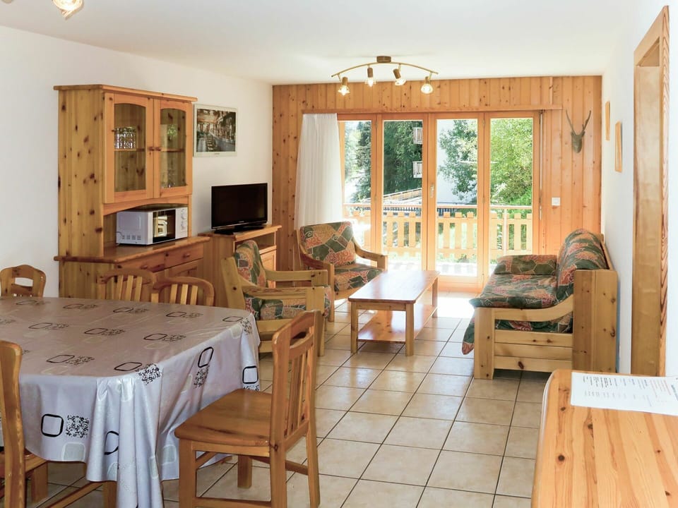 Furniture, Room, Property, Floor, Interior Design, Building, House, Table, Kitchen, Dining Room